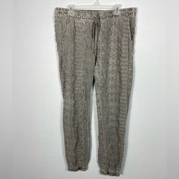 Johnny Was Gray Fully Embroidered Joggers size Large - Picture 1 of 12